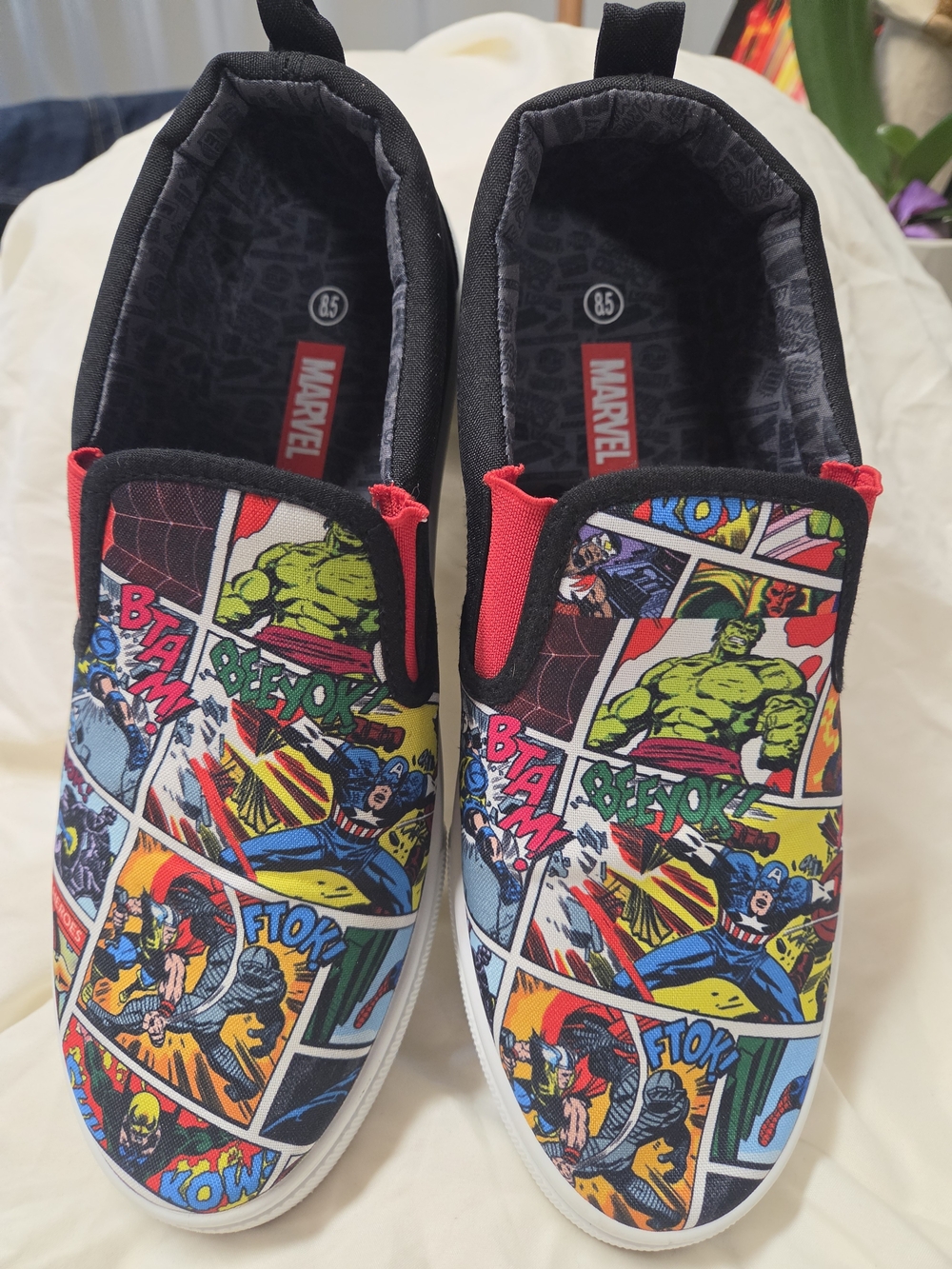 Marvel Mens' Comic-Print Slip-On One Piece Sneakers - Red/Multicolor